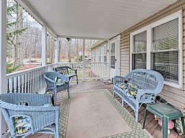 Charming Pocono Lake Home with Private Hot Tub! in Ambridge, PA