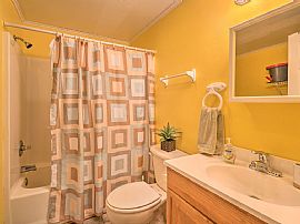 Charming Pocono Lake Home with Private Hot Tub! in Ambridge, PA (Photo 12 of 12)