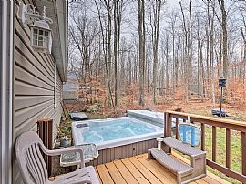 Charming Pocono Lake Home with Private Hot Tub! in Ambridge, PA (Photo 2 of 12)
