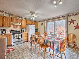 Charming Pocono Lake Home with Private Hot Tub! in Ambridge, PA (Photo 4 of 12)