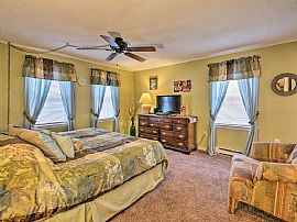 Charming Pocono Lake Home with Private Hot Tub! in Ambridge, PA (Photo 5 of 12)