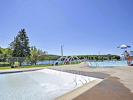 Charming Pocono Lake Home with Private Hot Tub! in Ambridge, PA (Photo 9 of 12)