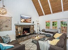 Chalet in The Forest - Modern Rustic Vibe in Los Angeles, CA