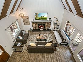 Chalet in The Forest - Modern Rustic Vibe in Los Angeles, CA (Photo 2 of 12)