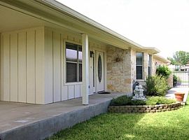 3 Bedroom Home in Austin, TX (Photo 3 of 12)