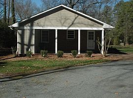 102 Pearl Ln Chapel Hill, Nc 27517 4 Beds 2 Baths 2,000 Sqft in Chapel Hill, NC (Photo 10 of 12)