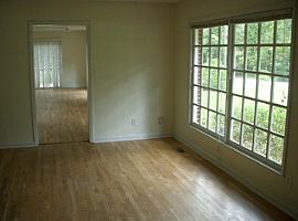 102 Pearl Ln Chapel Hill, Nc 27517 4 Beds 2 Baths 2,000 Sqft in Chapel Hill, NC (Photo 11 of 12)