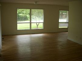 102 Pearl Ln Chapel Hill, Nc 27517 4 Beds 2 Baths 2,000 Sqft in Chapel Hill, NC (Photo 5 of 12)