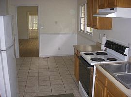 102 Pearl Ln Chapel Hill, Nc 27517 4 Beds 2 Baths 2,000 Sqft in Chapel Hill, NC (Photo 7 of 12)