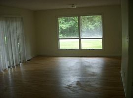 102 Pearl Ln Chapel Hill, Nc 27517 4 Beds 2 Baths 2,000 Sqft in Chapel Hill, NC (Photo 8 of 12)