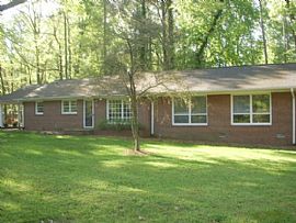 102 Pearl Ln Chapel Hill, Nc 27517 4 Beds 2 Baths 2,000 Sqft in Chapel Hill, NC (Photo 9 of 12)