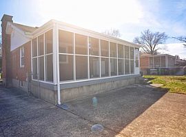 2223 Mary Catherine Dr Shively, Ky 40216 3 Beds 1.5 Baths 1,890 in Shively, KY (Photo 8 of 12)