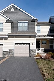 3 Beds 2.5 Bath in Hackettstown, NJ
