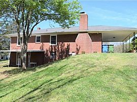 311 Rhyne Cir, Gastonia, Nc 28054 3 Beds 1 Bath 1,330 Sqft in Gastonia, NC (Photo 6 of 7)