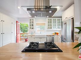 600 San Juan Ave, Venice, Ca 90291 2 Beds 2 Baths 1,032 Sqft in Venice, CA (Photo 2 of 10)