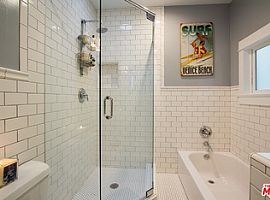 600 San Juan Ave, Venice, Ca 90291 2 Beds 2 Baths 1,032 Sqft in Venice, CA (Photo 3 of 10)