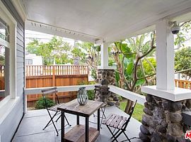 600 San Juan Ave, Venice, Ca 90291 2 Beds 2 Baths 1,032 Sqft in Venice, CA (Photo 4 of 10)