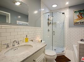 600 San Juan Ave, Venice, Ca 90291 2 Beds 2 Baths 1,032 Sqft in Venice, CA (Photo 5 of 10)