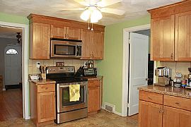 4 Bd  1.5 Ba  1,600 Sqft in South Hadley, MA (Photo 6 of 9)