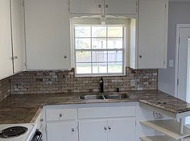 Comfortable 3 Bedroom Home in Odessa, TX (Photo 3 of 11)