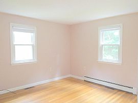 3 Bd  2 Ba   1,539 Sqft in Harvard, MA (Photo 5 of 9)
