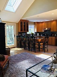 4 Bd  2.5 Ba  2,357 Sqft in Wellesley, MA (Photo 7 of 11)