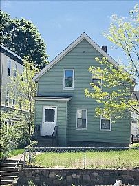 4 Bd   2 Ba   1,600 Sqft in Worcester, MA