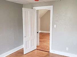 4 Bd   2 Ba   1,600 Sqft in Worcester, MA (Photo 9 of 10)