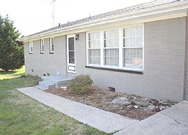 Charming 2 Bedroom in Knoxville, TN (Photo 2 of 4)