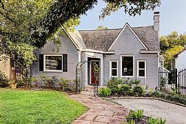 Charming Bungalow  in Houston, TX