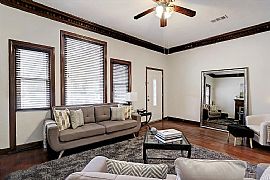 Charming Bungalow  in Houston, TX (Photo 3 of 12)