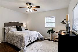 Charming Bungalow  in Houston, TX (Photo 7 of 12)