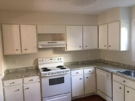   $1,395/mo3 Bd2.5 Ba1,517 Sqft  6429 New Market Way, Raleigh,  in Raleigh, NC (Photo 4 of 12)