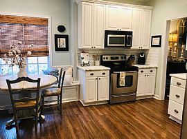 Charming 3 Bedroom Home in Marietta in Marietta, GA (Photo 3 of 8)