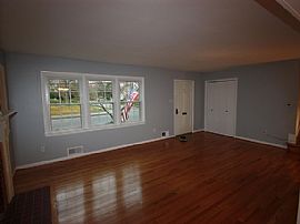   $3,500/mo4 Bd2.5 Ba1,850 Sqft  1114 Waynewood Blvd, Alexandri in Alexandria, VA (Photo 10 of 12)