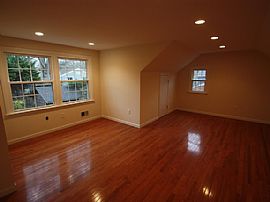   $3,500/mo4 Bd2.5 Ba1,850 Sqft  1114 Waynewood Blvd, Alexandri in Alexandria, VA (Photo 4 of 12)