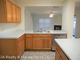   $1,595/mo3 Bd2.5 Ba2,279 Sqft  1305 Sheltie Ln, Round Rock, T in Round Rock, TX (Photo 6 of 12)