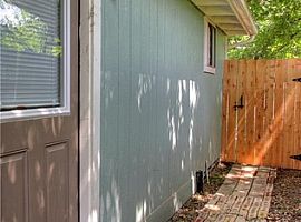 Condo For Rent in Austin, TX (Photo 3 of 11)