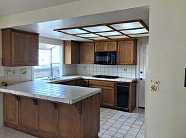 Bright and Cheery Town-Home!  in Redondo Beach, CA (Photo 3 of 9)