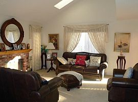 Bright and Cheery Town-Home!  in Redondo Beach, CA (Photo 5 of 9)