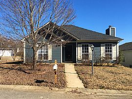   $1,250/mo3 Bd2 Ba1,729 Sqft  2047 Plantation Pkwy, Moody, Al  in Moody, AL