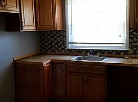 A 3 Bedroom with 1 Baths in Detroit, MI (Photo 2 of 9)