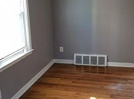A 3 Bedroom with 1 Baths in Detroit, MI (Photo 8 of 9)