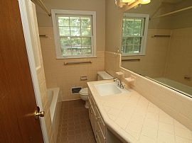 994 Oak Grove Rd, Birmingham, Al 35209 in Birmingham, AL (Photo 4 of 10)