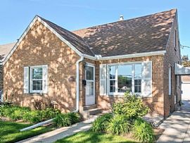 5646 N Lydell Ave, Whitefish Bay, Wi 53217 in Whitefish Bay, WI