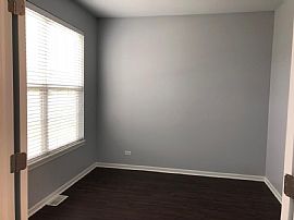 Beautiful 3 Bedroom 2.5 Bathroom Home in Aurora, IL (Photo 10 of 12)