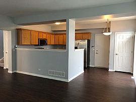 Beautiful 3 Bedroom 2.5 Bathroom Home in Aurora, IL (Photo 7 of 12)