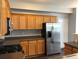 Beautiful 3 Bedroom 2.5 Bathroom Home in Aurora, IL (Photo 8 of 12)