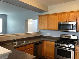 Beautiful 3 Bedroom 2.5 Bathroom Home in Aurora, IL (Photo 9 of 12)