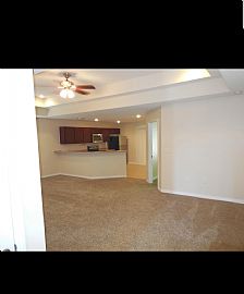 Charming 3 Bedroom 2 Bathroom in Crestview, FL (Photo 3 of 12)